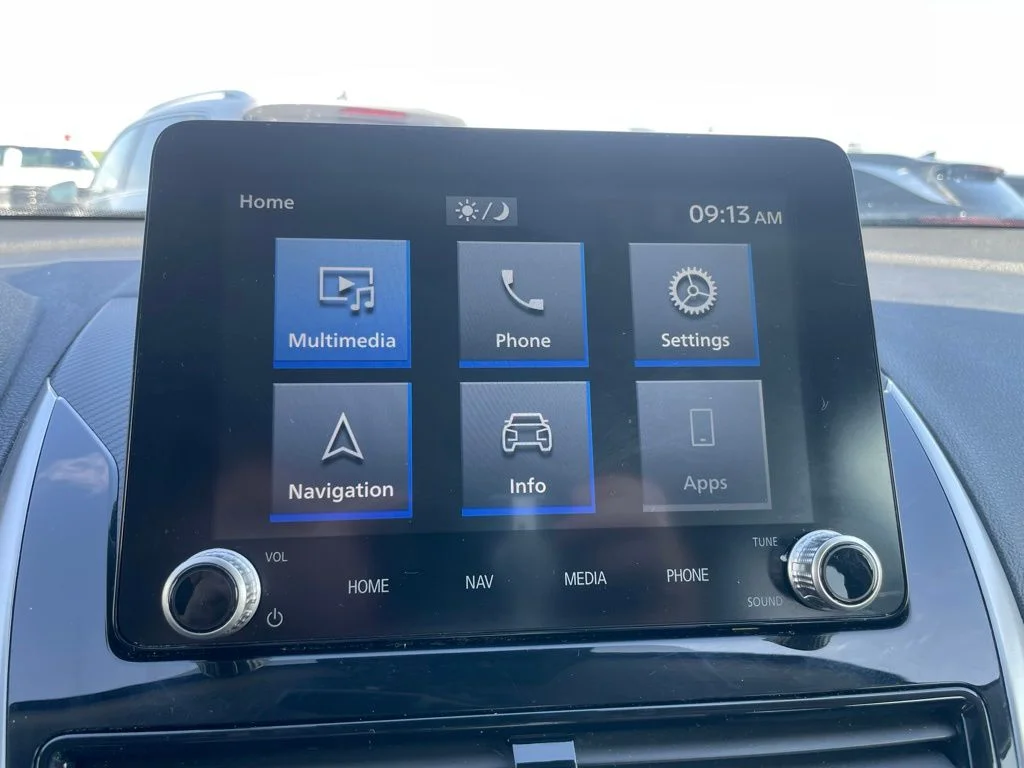 Used 2024 Silver Mitsubishi SE image 14