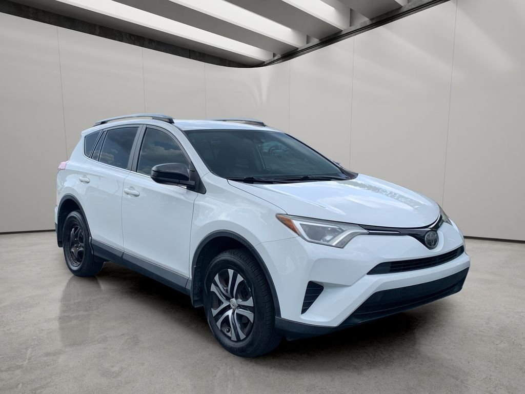 2017 Toyota RAV4 LE - Photo 7