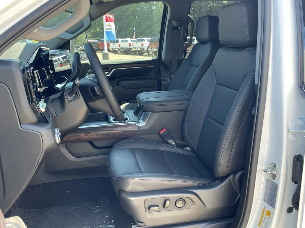 2025 GMC Sierra 3500HD SLT - Photo 17