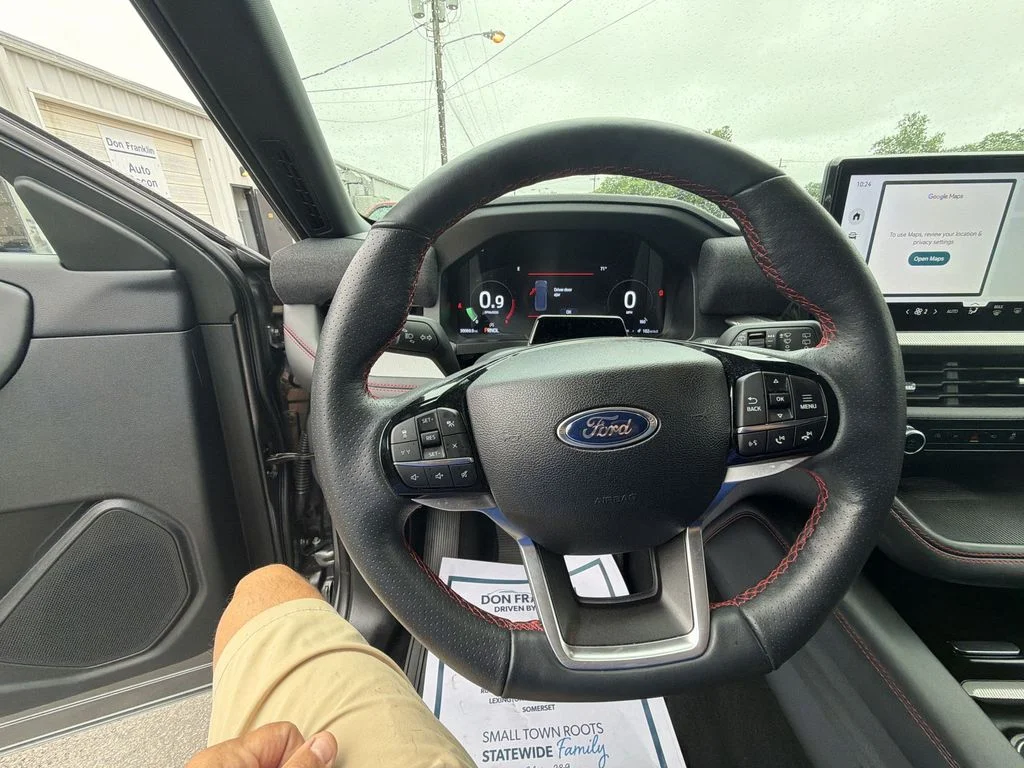 Used 2025 Gray Ford ST-Line image 14