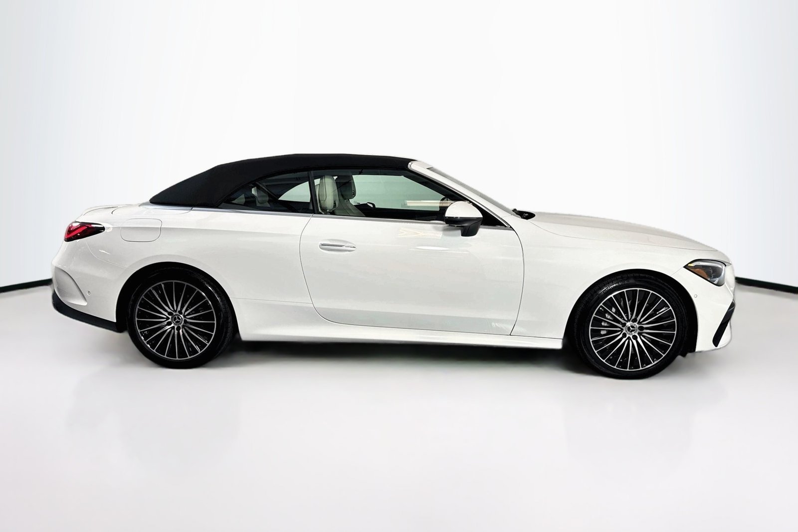 New 2026 Polar White Mercedes-Benz CLE 450 image 4