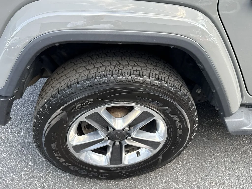Used 2021 Gray Jeep Unlimited Sahara image 12