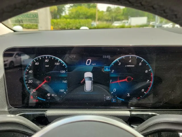 Used 2022 White Mercedes-Benz GLA 250 image 28