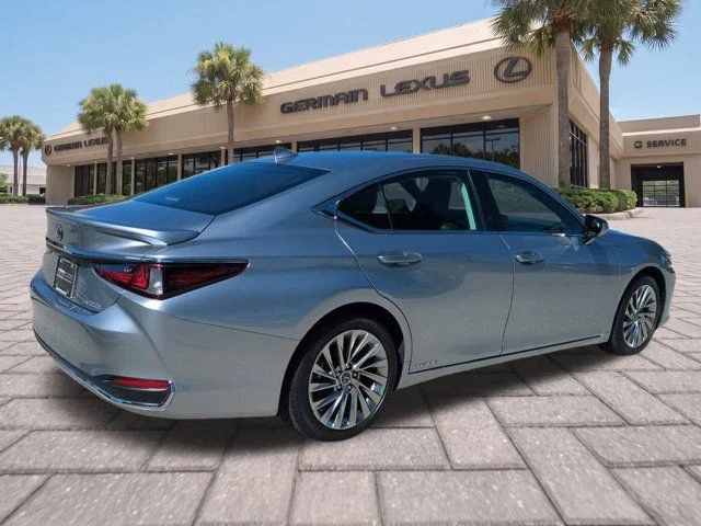Certified Used 2022 IRIDIUM Lexus 300h Luxury image 4