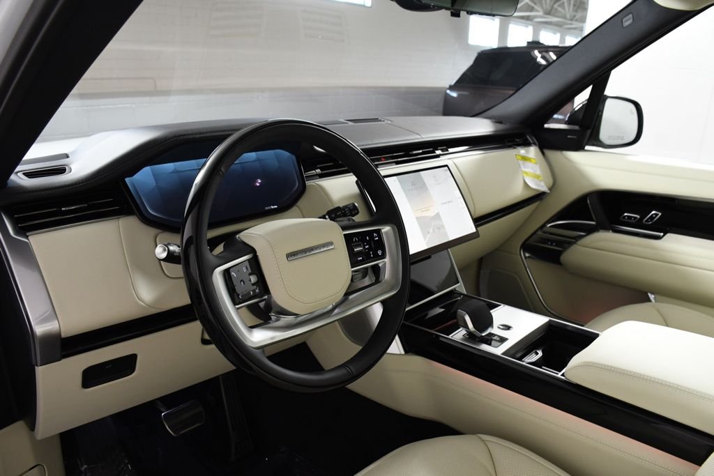 New 2026 Ostuni Perl Wh Land Rover SE image 12