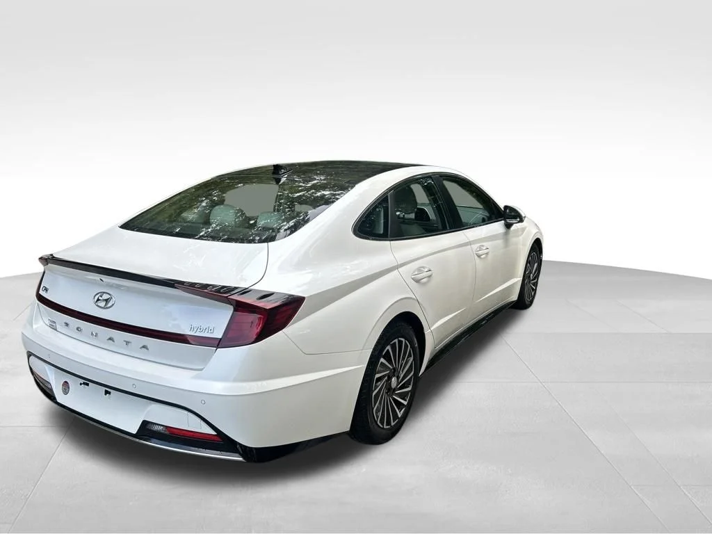 Used 2021 White Hyundai Limited image 5