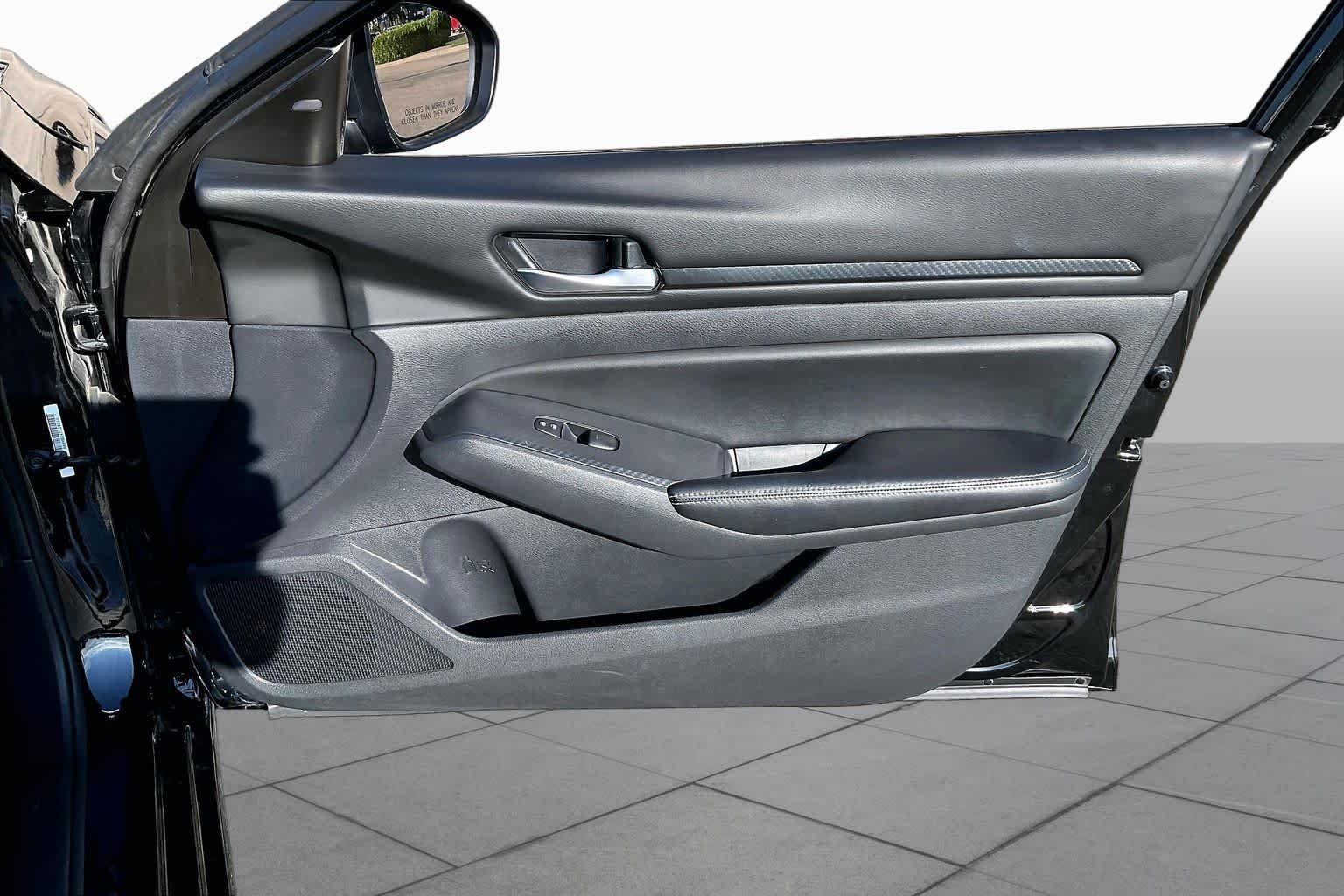 Used 2025 Super Black Nissan SV image 20