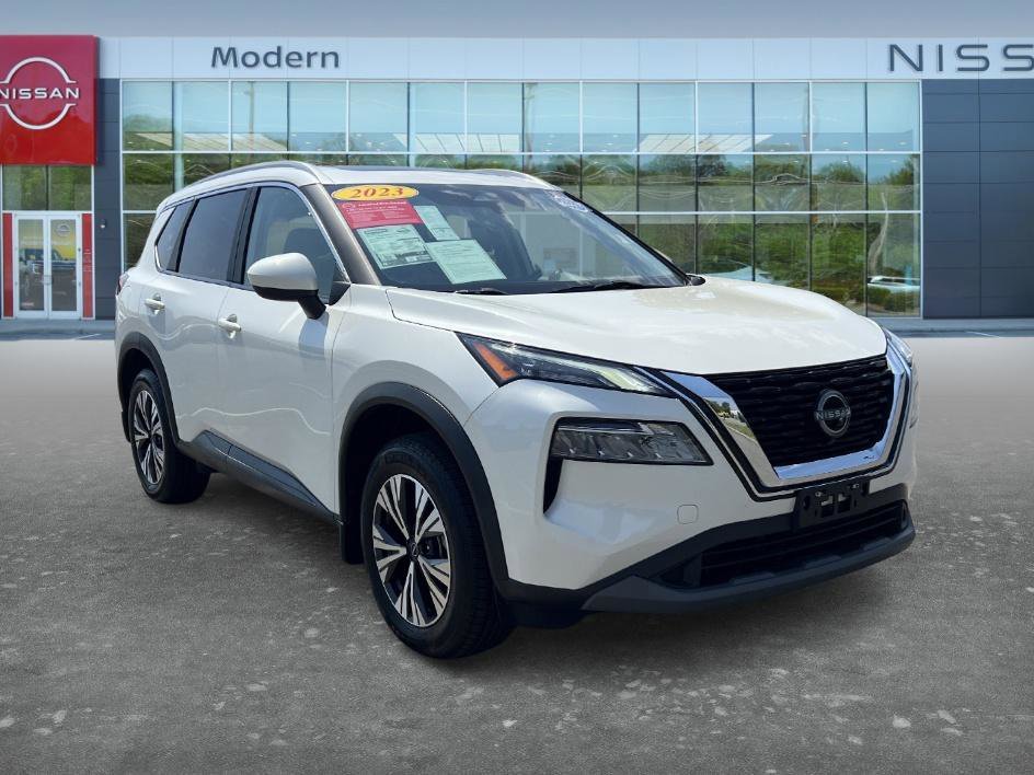 Used 2023 Pearl White Tricoat Nissan SV image 3