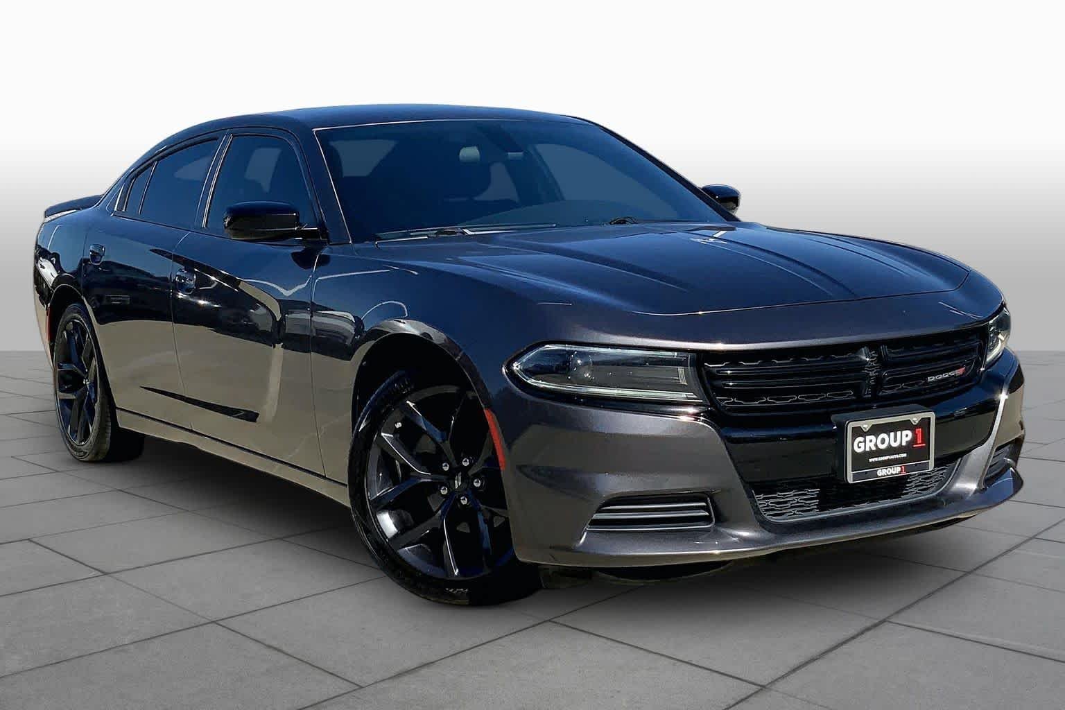 Used 2022 Granite Pearlcoat Dodge SXT image 3