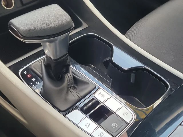 Used 2022 Gray Hyundai SE image 24