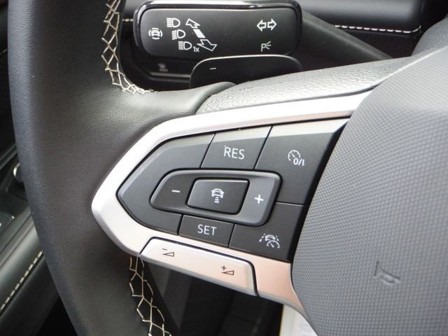 Used 2025 Black Volkswagen 2.0T SE image 25