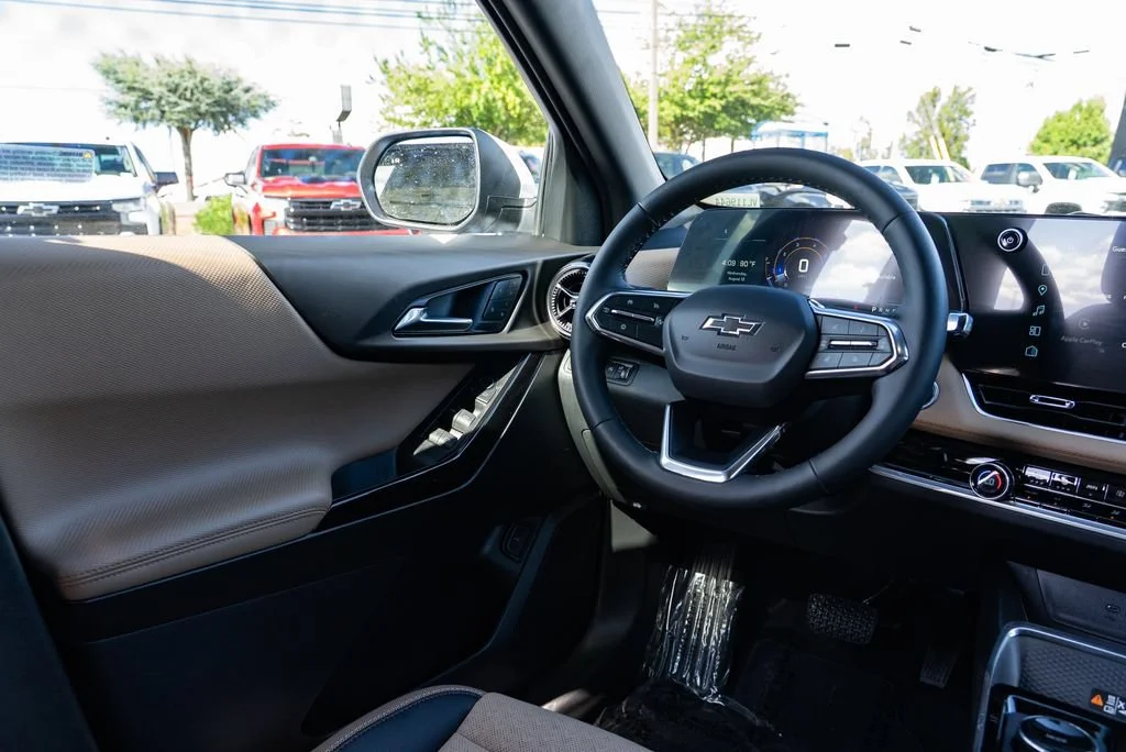 New 2027 Polar White Tricoat Chevrolet ACTIV image 13