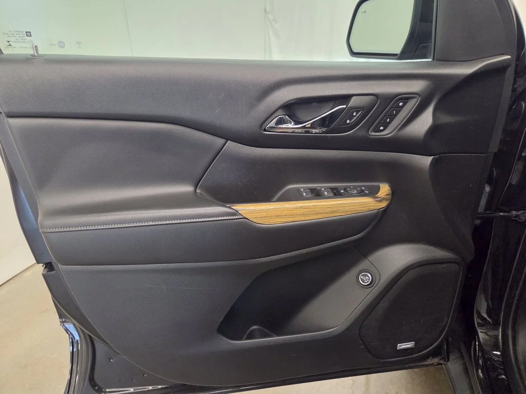 Used 2018 Black GMC Denali image 10