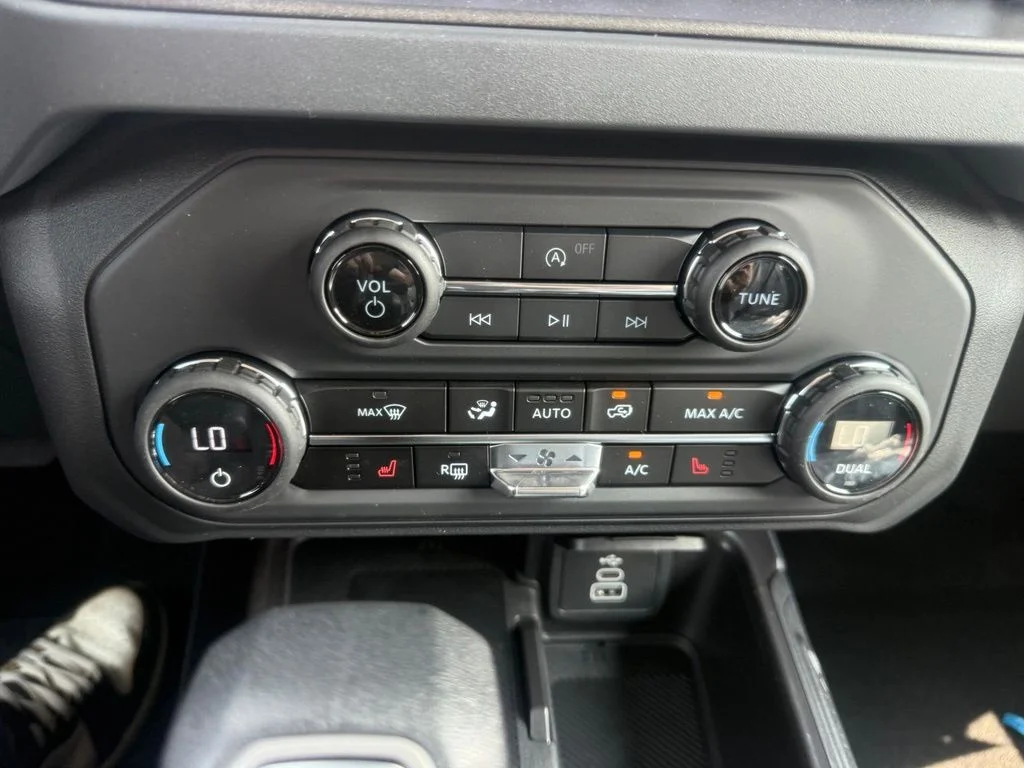 New 2026 Avalanche Gray Ford Big Bend® image 25