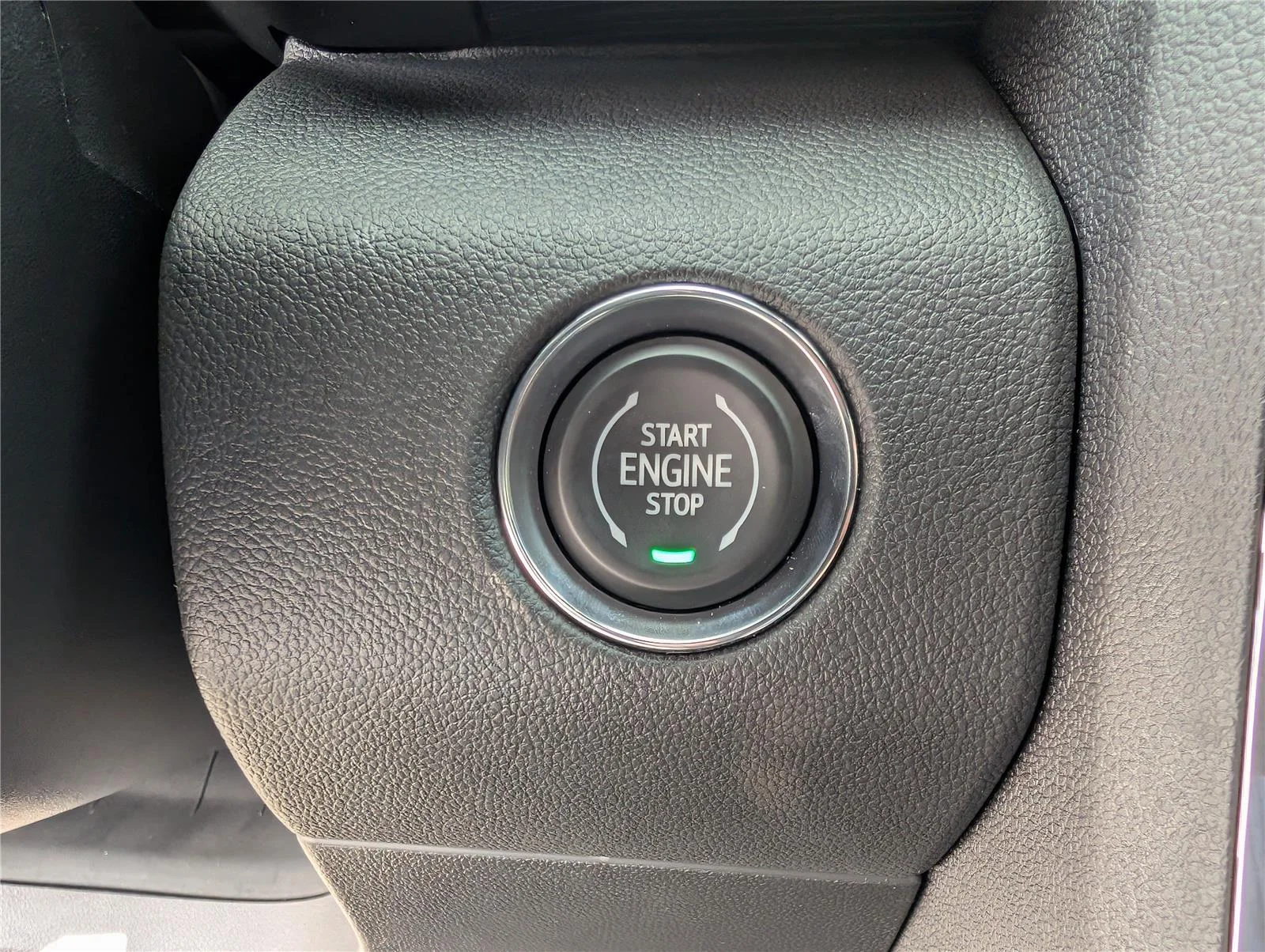 New 2026 Glacier White Tricoat GMC Elevation image 27