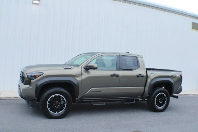 Used 2025 BROWN Toyota  image 4