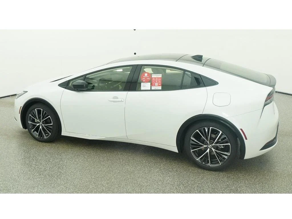 New 2027 Wind Chill Pearl Toyota XLE image 4