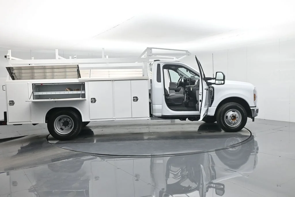 New 2026 Oxford White Ford XL image 4