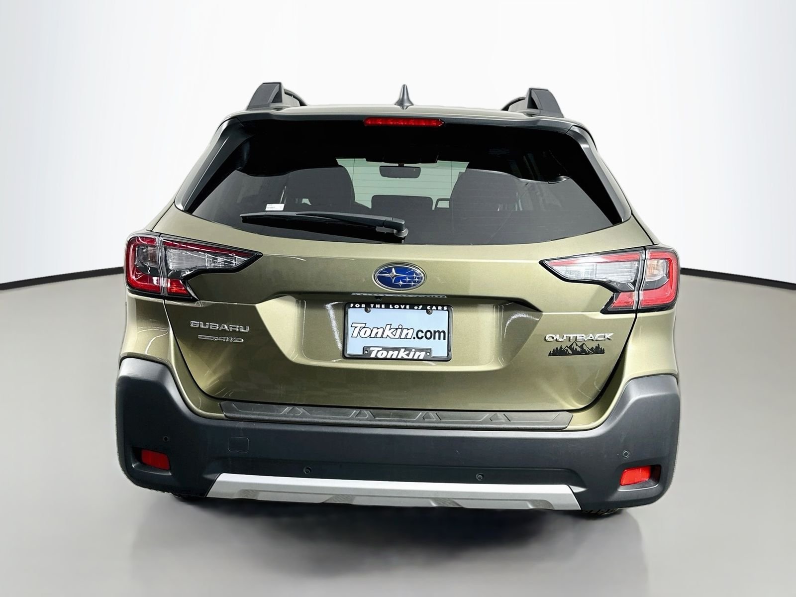 Used 2025 Autumn Green Metallic Subaru Limited image 6