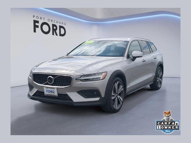 Used 2025 Silver Volvo  image 1