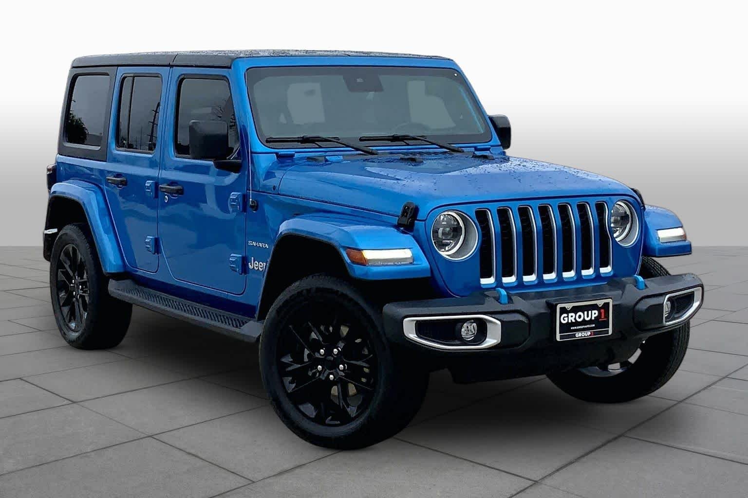 Used 2023 Hydro Blue Pearl Coat Jeep Sahara image 3