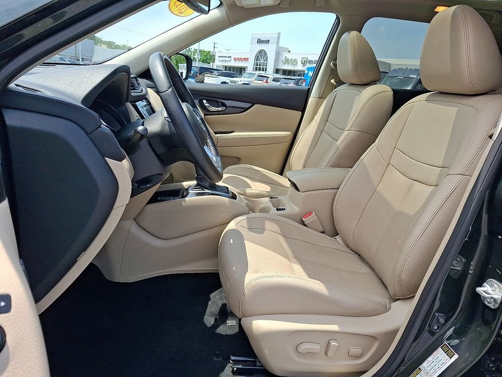 Used 2019 Green Nissan SL image 14