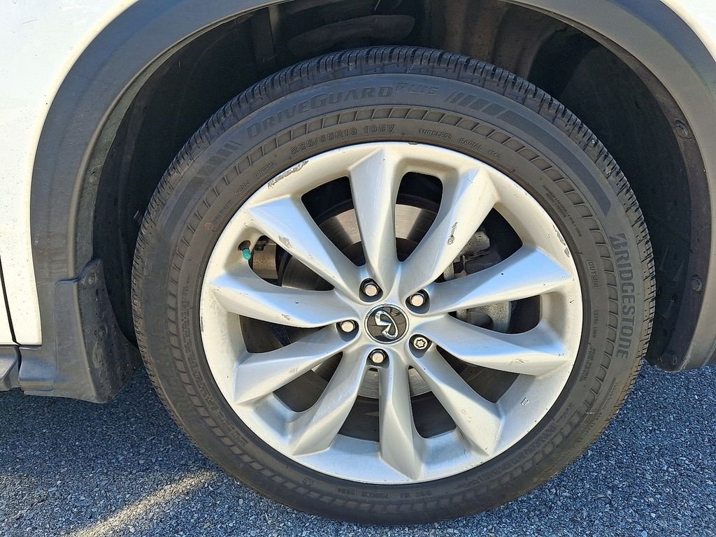 Used 2019 White INFINITI PURE image 7