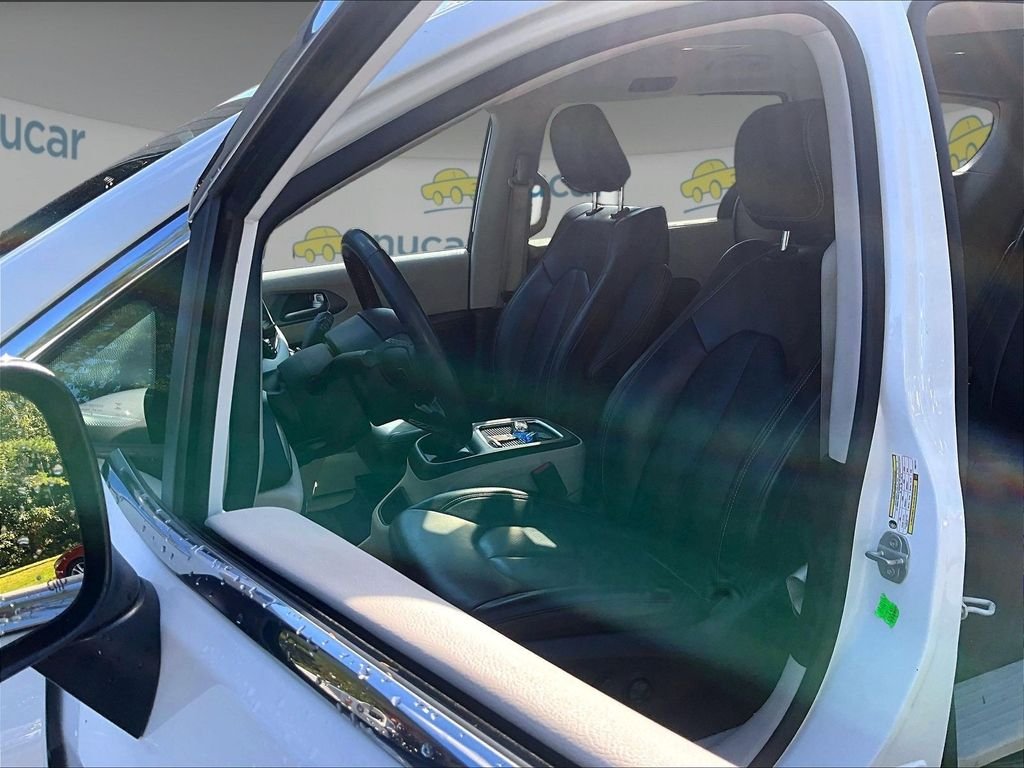 Used 2023 Bright White Clearcoat Chrysler Touring L image 10