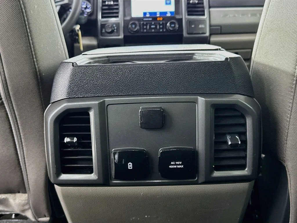 Used 2022 Oxford White Ford XLT image 30