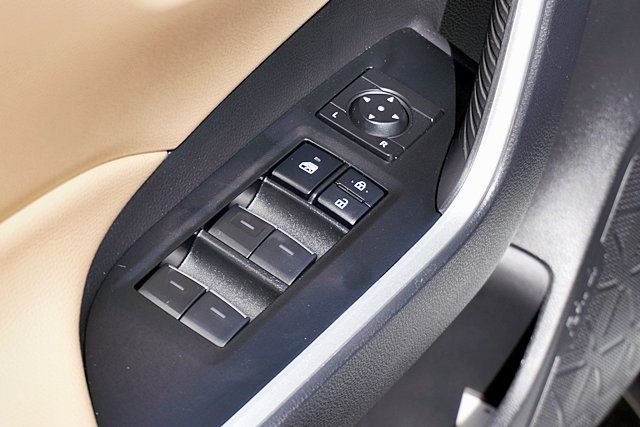 Used 2025 White Toyota XLE image 23