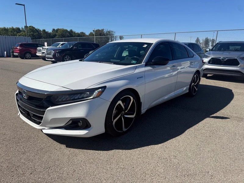 Used 2022  Honda Sport image 2