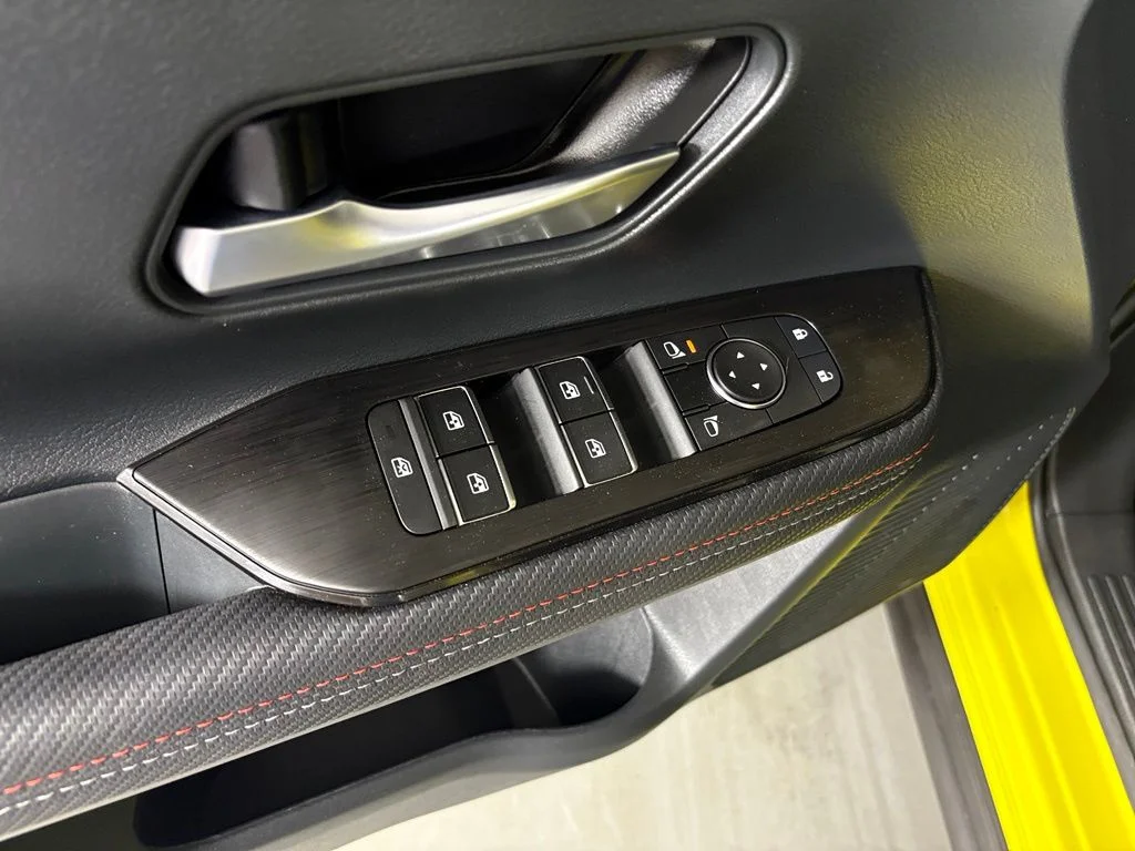 New 2026 Yuzu Yellow Metallic / Super Black Two-tone Nissan SR image 15