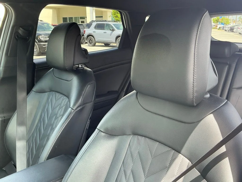 Used 2023 White Kia X-Line image 22