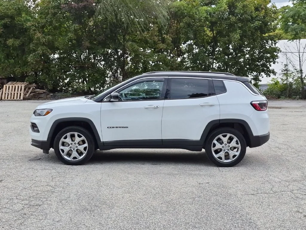 Used 2022 White Jeep Limited image 8