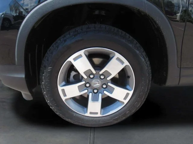 Certified Used 2024 Crystal Black Pearl Honda AWD RTL image 4