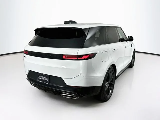 Used 2025 White Land Rover SE image 5