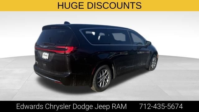 2026 Chrysler Pacifica Select - Photo 8