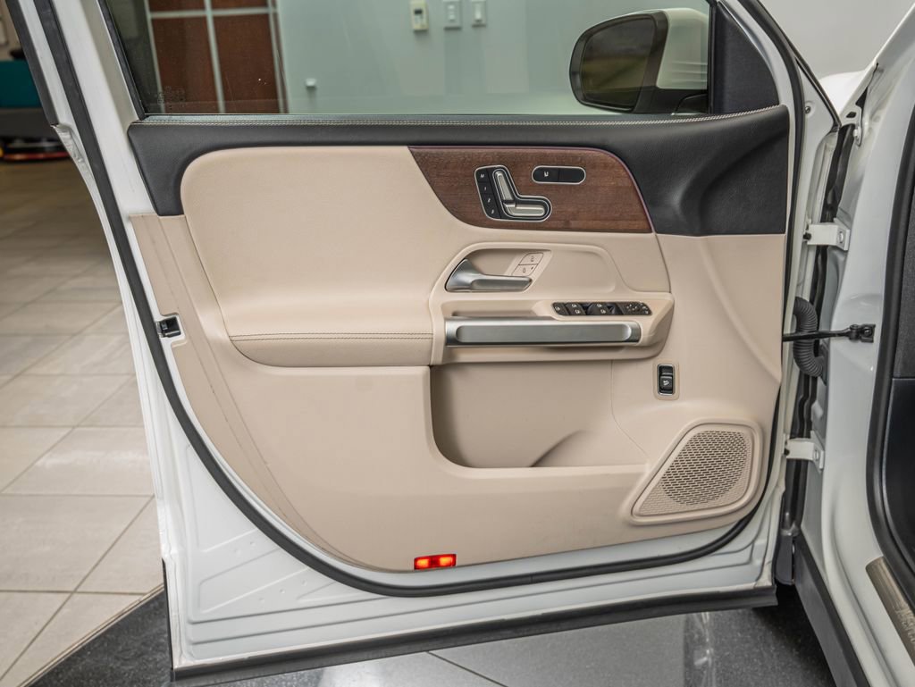 Used 2023 Polar White Mercedes-Benz GLB 250 image 19