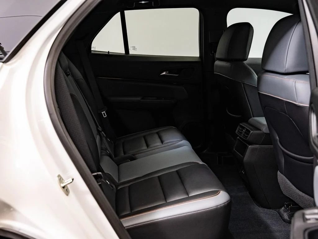 Used 2025 Snowfall Pearl Honda Touring image 43