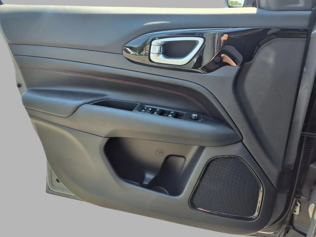 New 2026 Sting-Gray Clear-Coat Exterior Paint Jeep Trailhawk image 18