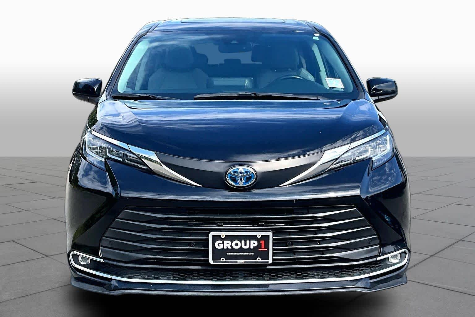 Used 2021 Midnight Black Metallic Toyota XLE image 4