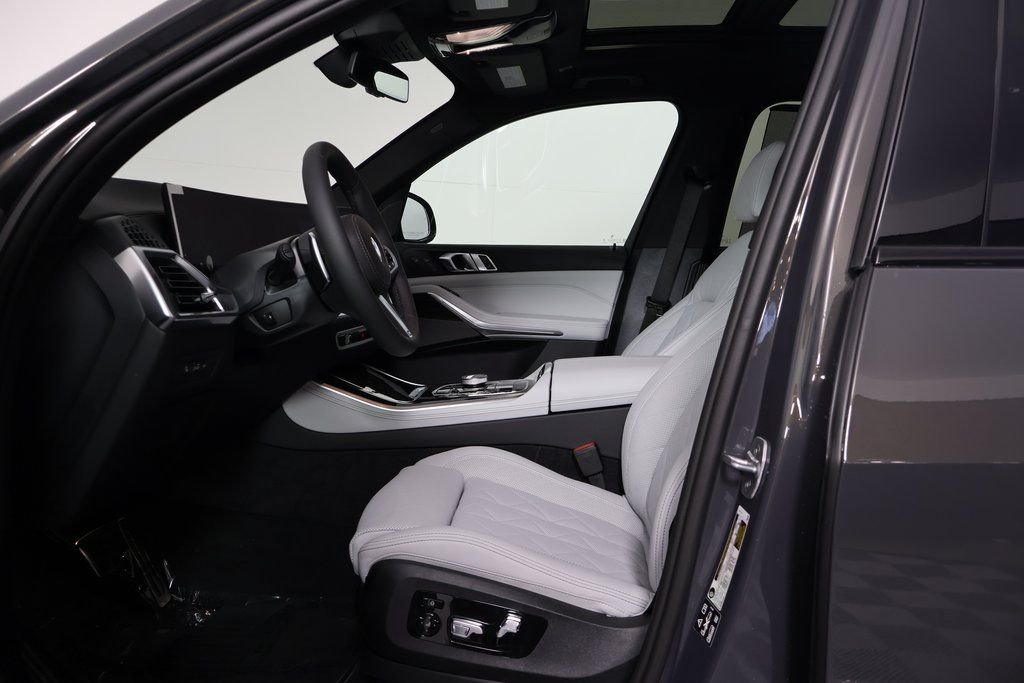New 2026 Dravit Grey Metallic BMW xDrive40i image 5