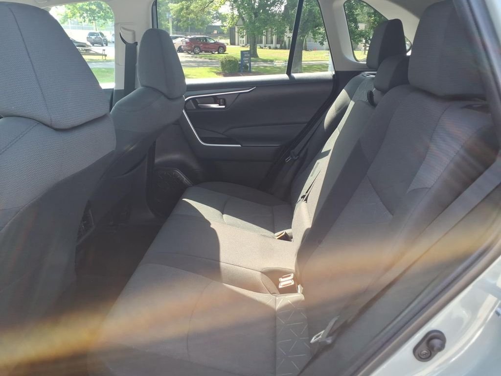 2023 Toyota RAV4 XLE - Photo 13