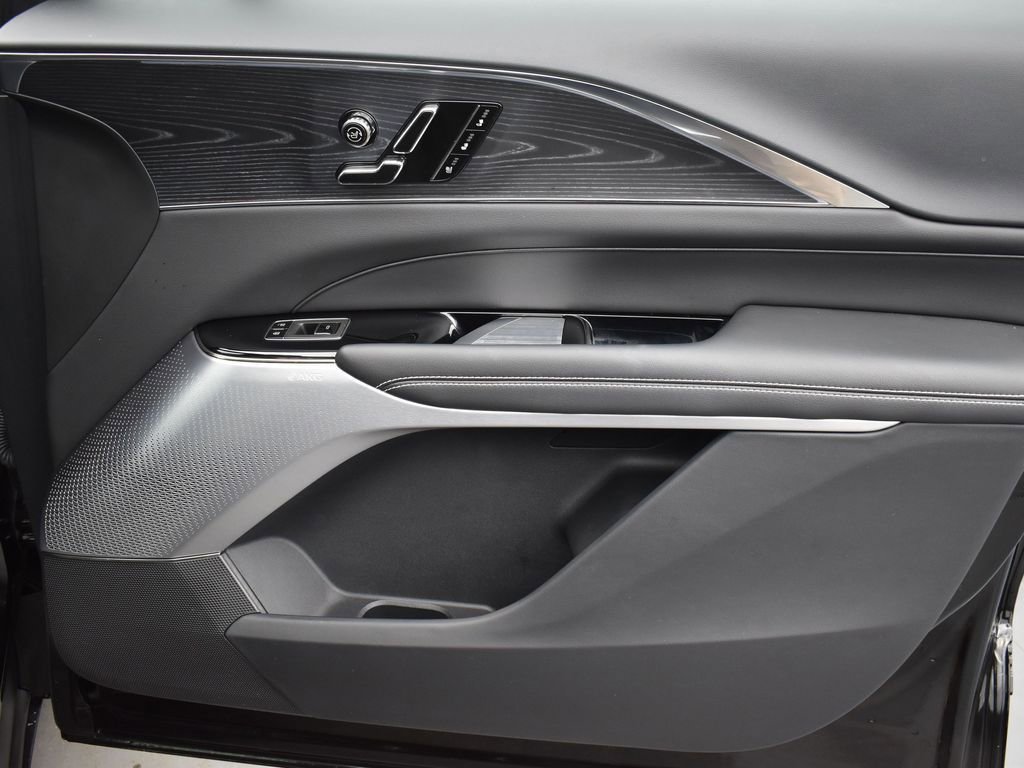 2024 CADILLAC LYRIQ - Image 30