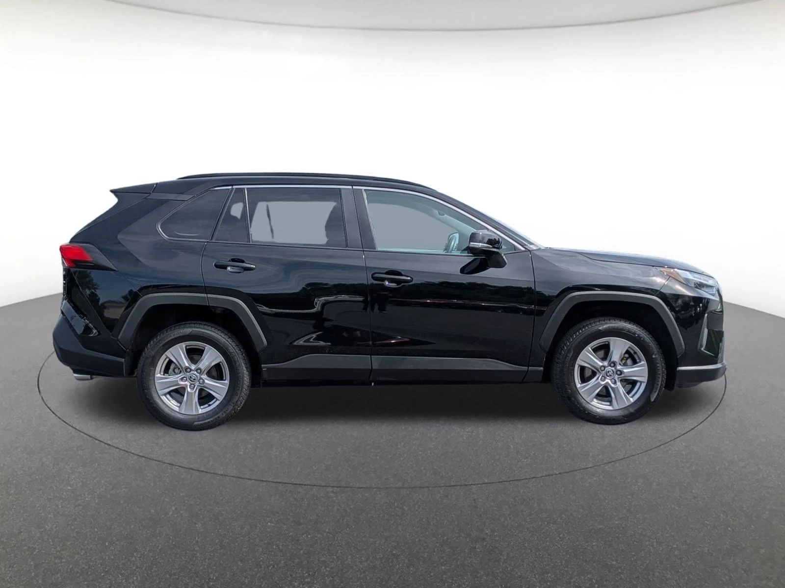 Used 2022 Midnight Black Metallic Toyota XLE image 4