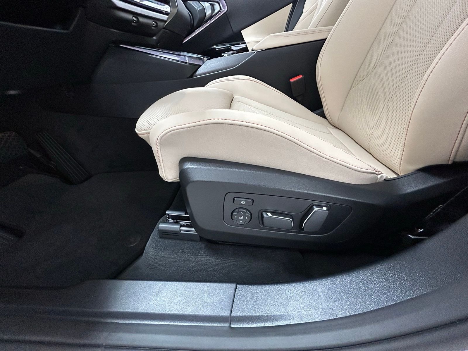 New 2026 Alpine White BMW 30 xDrive image 28