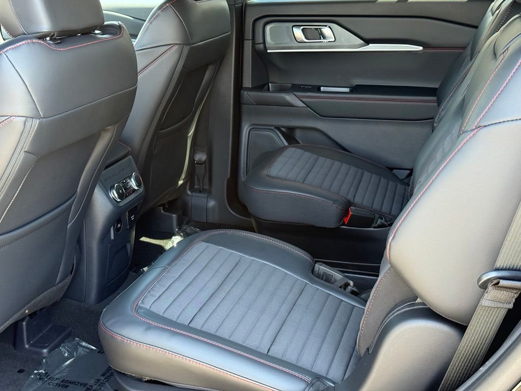 New 2026 Agate Black Metallic Ford ST-Line image 7