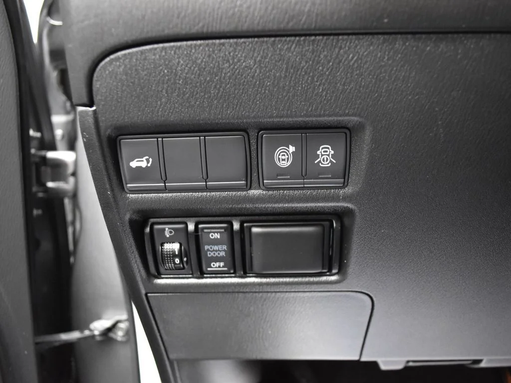 Used 2019 Gun Metallic Nissan SL image 15