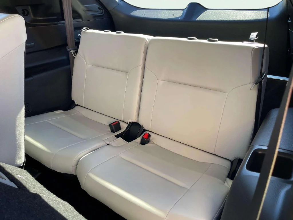 Used 2025 Cosmic Blue Metallic Mitsubishi  image 29