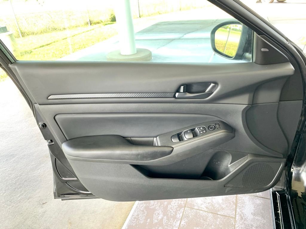 Used 2023 Black Nissan 2.5 S image 11